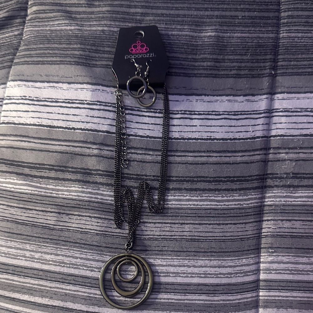 Paparazzi Black Circular Pendant Necklace Set